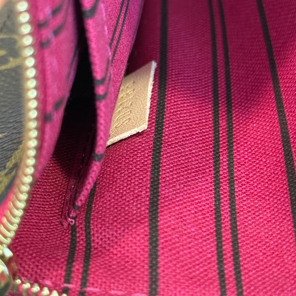 Louis Vuitton Neverfull Pouch clutch wristlet Pivoine Pink Interior - Picture 4 of 9
